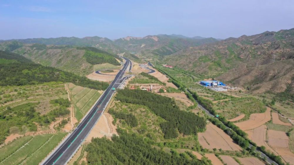 延中高速公路河北段选用上海世界杯官方网页版高科技系列产品，确保道路安全(图1)