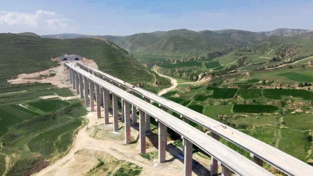 山西省朔城至神池段高速公路采用上海世界杯官方网页版系列产品作为安全保障坚实后盾(图1) 山西省朔城至神池段高速公路采用上海世界杯官方网页版系列产品作为安全保障坚实后盾(图1)